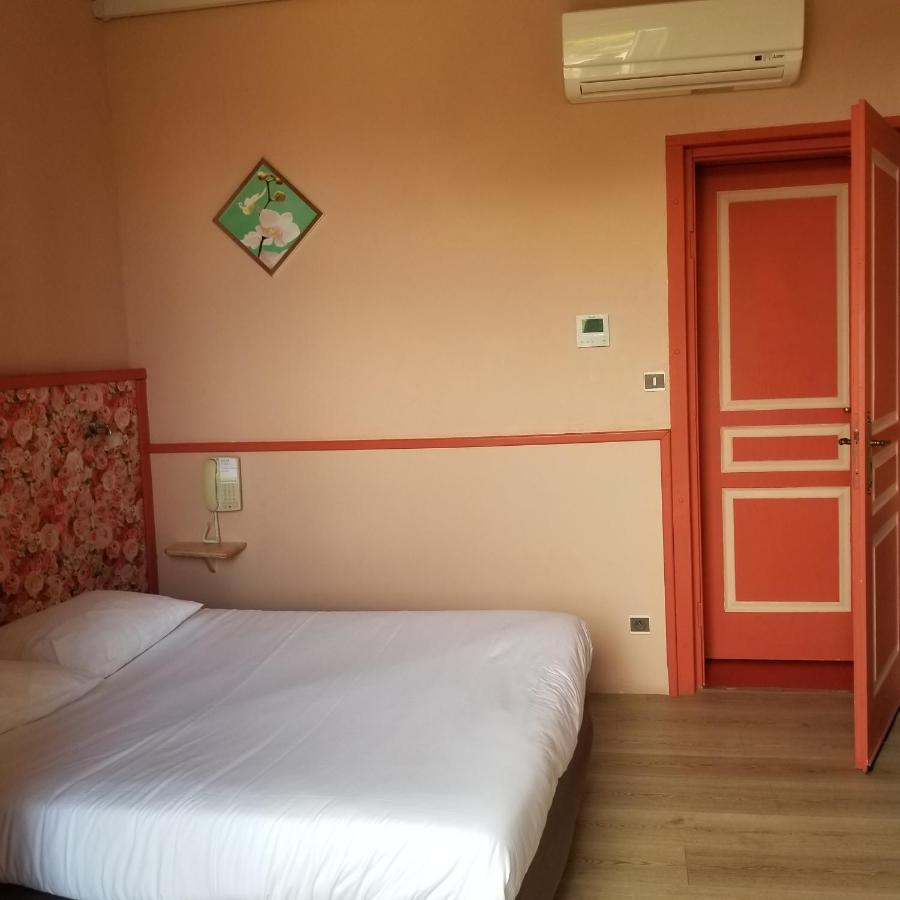 Logis Hotel Du Terreau Manosque Ngoại thất bức ảnh